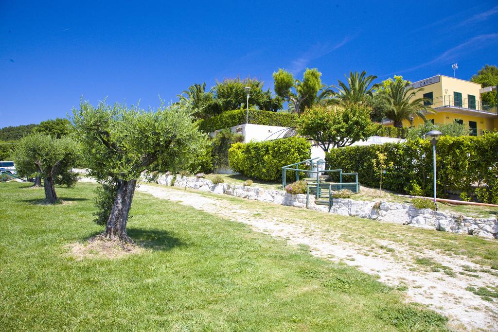 Hotel Le Cave Sirolo Exterior photo